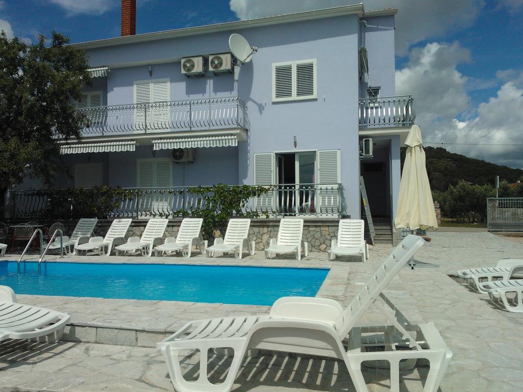 Apartments Jerine Tribalj Pokoj fotografie